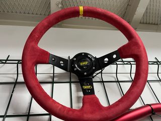 Volante tipo OMP desplazado rojo