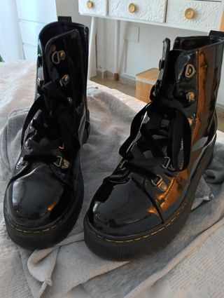 Botines militares charol mujer