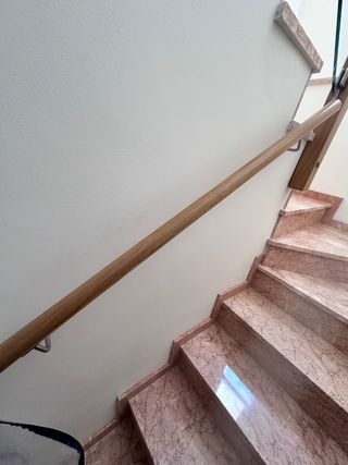 Barandilla de madera y cristal