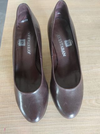 Zapatos de tacón Ayestarán de cuero