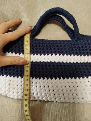 Borsetta uncinetto blu e bianca