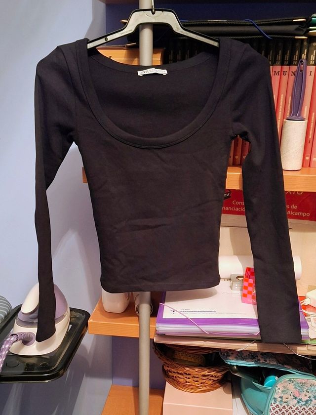 T-shirt Zara manga comprida preta