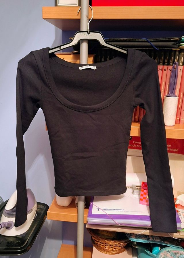 T-shirt Zara manga comprida preta