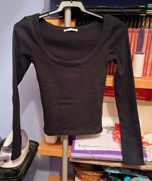 T-shirt Zara manga comprida preta