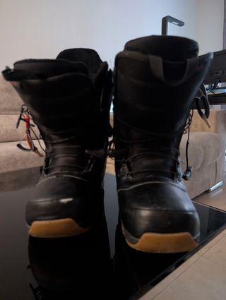 Tabla y botas de snowboard con funda