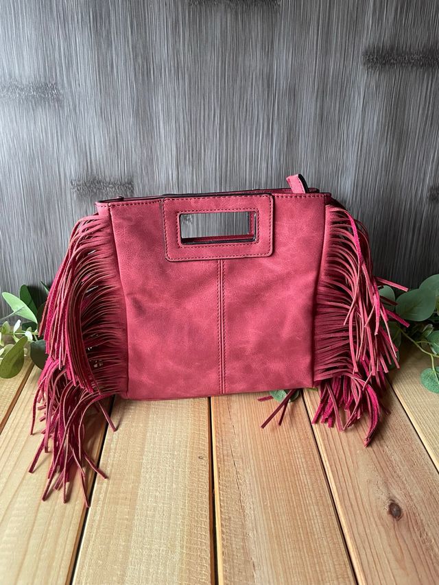 Bolso de mano con flecos rosa
