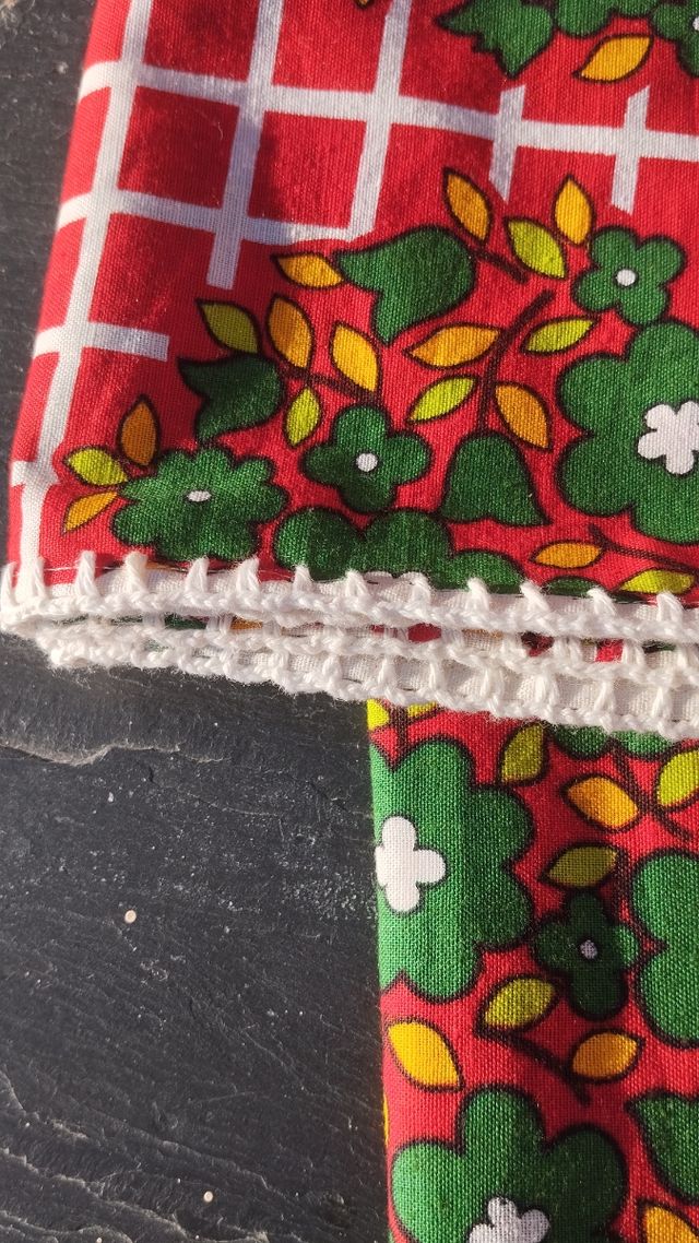 Mantel rojo y verde.