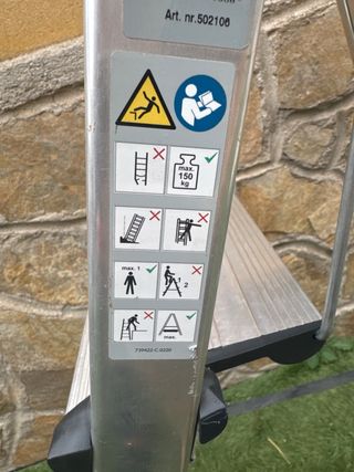 Escalera aluminio 6 peldaños