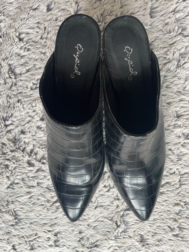 Zapatos de tacón negros