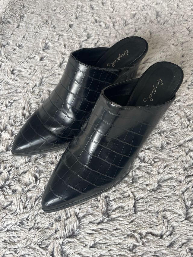 Zapatos de tacón negros