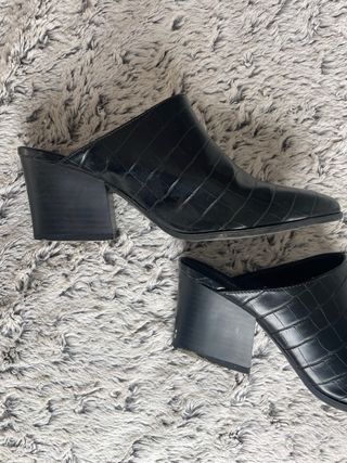 Zapatos de tacón negros