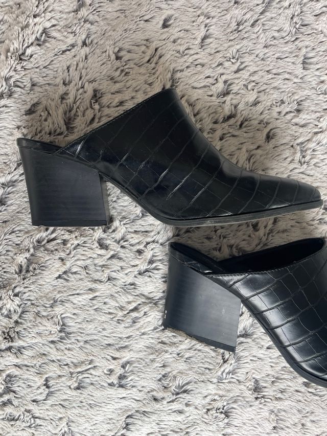 Zapatos de tacón negros