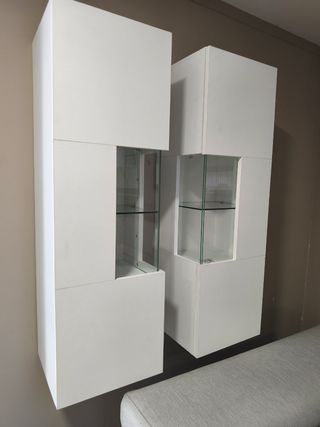 Muebles de madera lacada con cristal