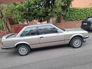 BMW 323i coupé e30 1985