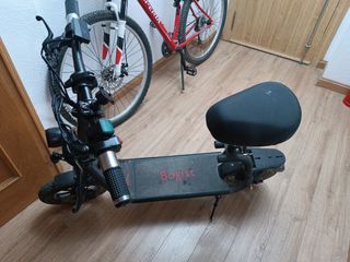 Patinete eléctrico con asiento