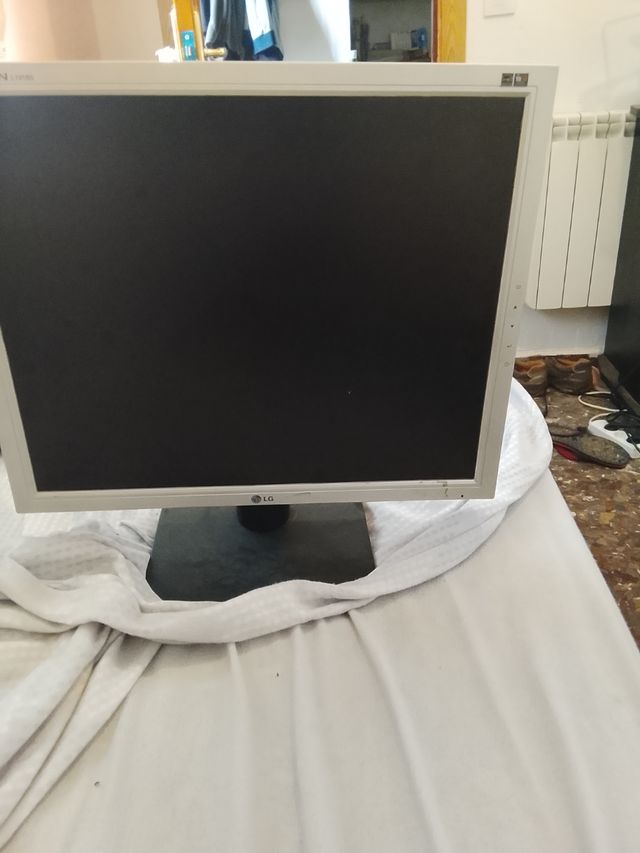 Pantalla LG Blanca 