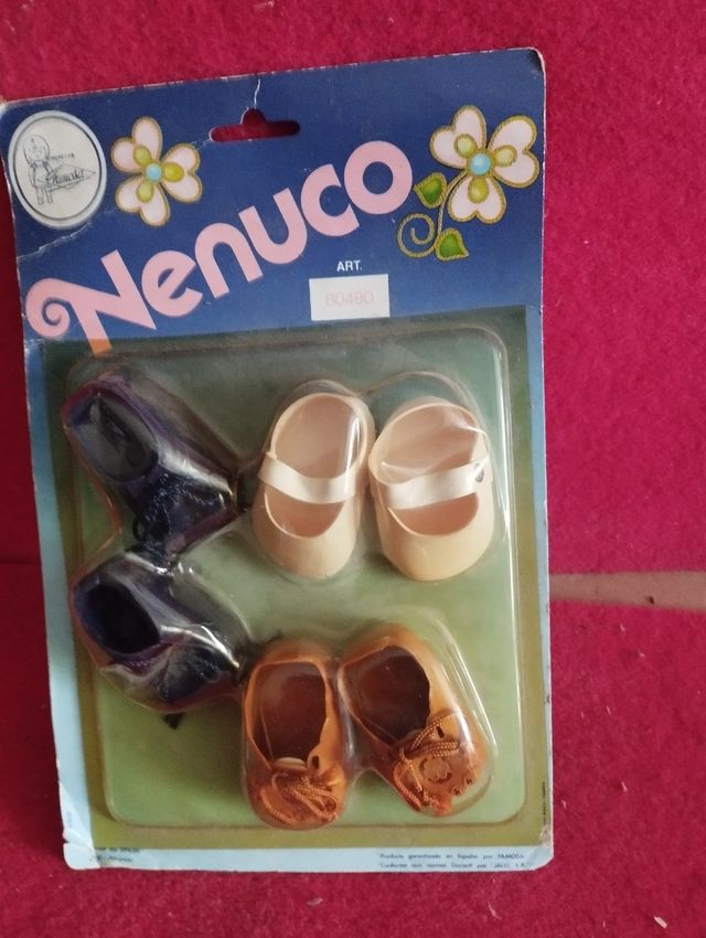 Confezione blister di scarpe per bambole Nenuco