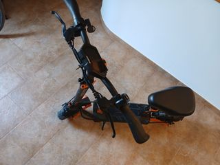 Patinete eléctrico con asiento