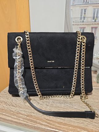 Bolso PARFOIS negro con cadena dorada