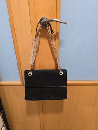 Bolso PARFOIS negro con cadena dorada