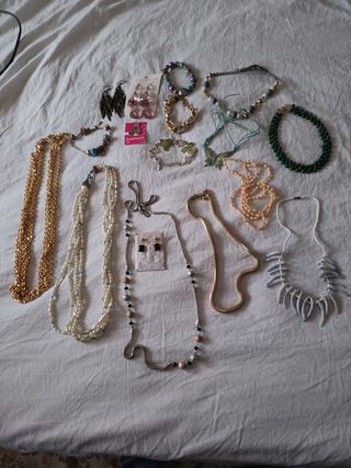 Bisutería vintage: Collares, Pulseras, Pendientes.