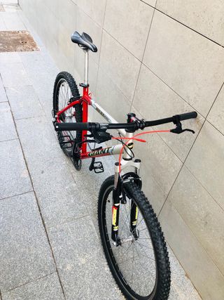 Bicicleta de Montaña Giant Boulder Roja