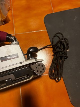 Lijadora de banda Makita