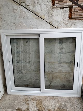 Ventana corredera de aluminio 2 hojas perimetral.