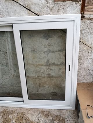 Ventana corredera de aluminio 2 hojas perimetral.
