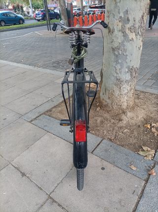 Bicicleta antigua estilo cartero.