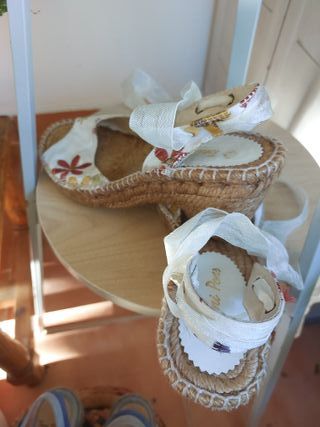 Sandalias tacón bajo