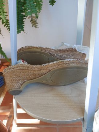 Sandalias tacón bajo