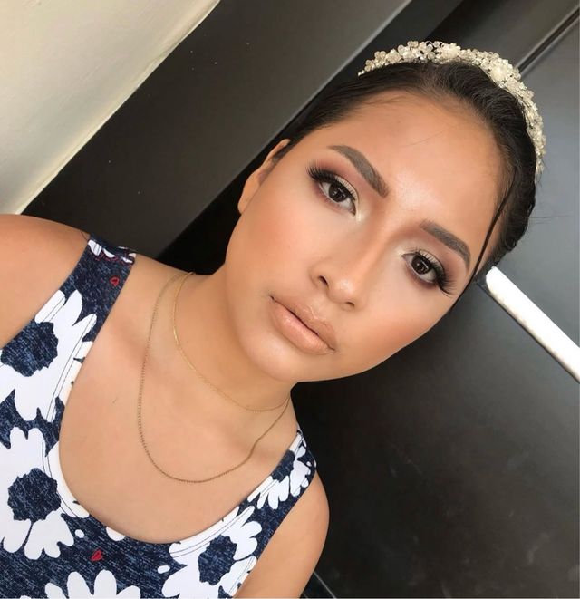 Maquillaje Profesional Beige y Dorado