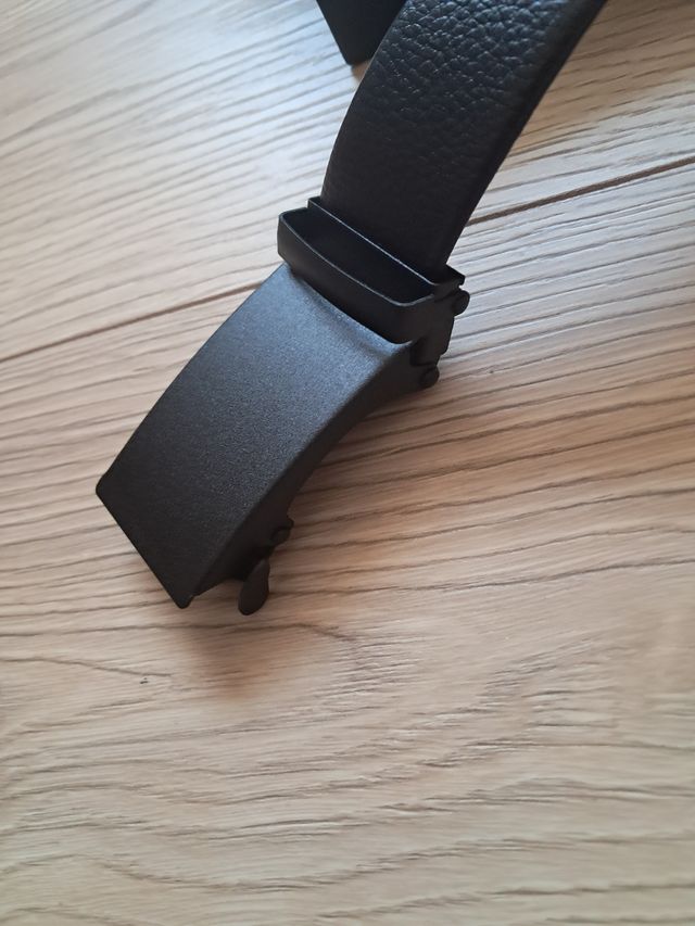 Cinturón de cuero negro calidad muy buena