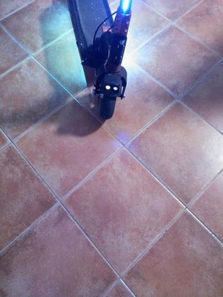 Patinete eléctrico con luces LED
