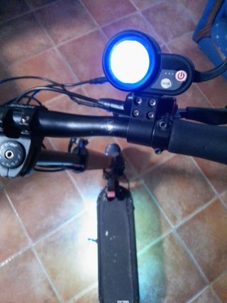 Patinete eléctrico con luces LED