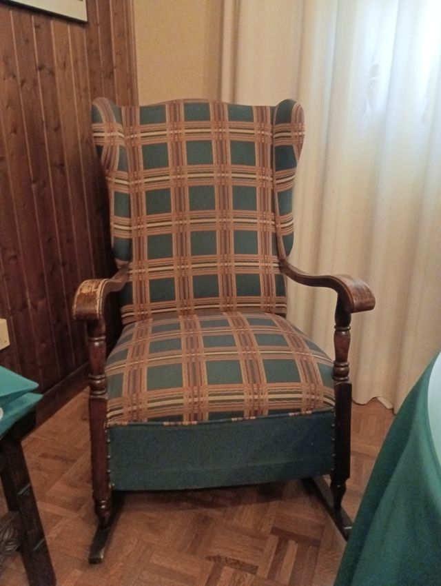 Pareja de sillones mecedora antiguos