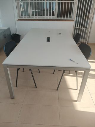 Mesa de reuniones moderna