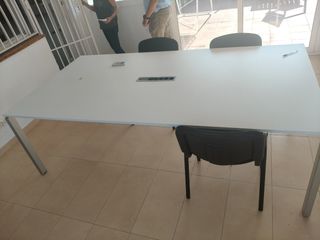 Mesa de reuniones moderna