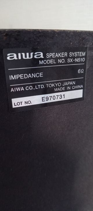 Altavoces negros y grises