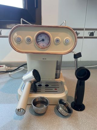 Cafetera Espresso Automática Derlla con Vaporizado