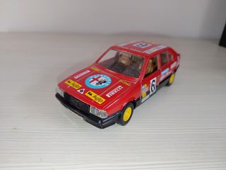 Alfa Romeo 33 1/24 Burago Vintage