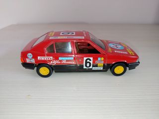Alfa Romeo 33 1/24 Burago Vintage
