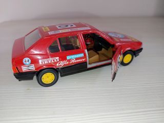 Alfa Romeo 33 1/24 Burago Vintage