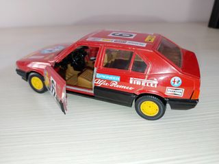 Alfa Romeo 33 1/24 Burago Vintage