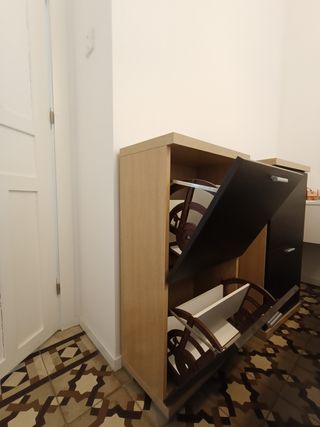2 scarpiere in legno e plastica
