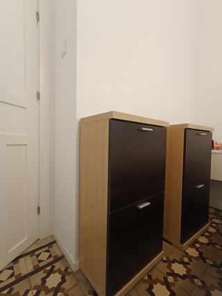 2 scarpiere in legno e plastica