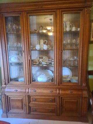 Vitrina de Salón Madera de roble y cristal.