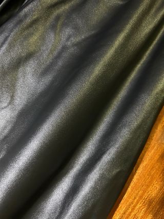 Pantalón jogger efecto piel Shein negro
