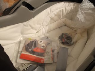 Cuco Bebé Britax Römer Rojo/Gris para automóvil.